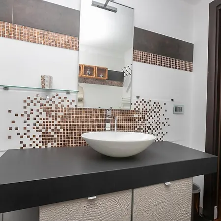 Pertinace Apartment *
