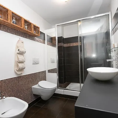 Pertinace Apartment *